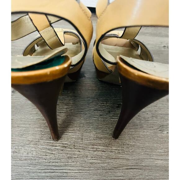 Guess Beige platform pump. ankle strap. Wood heel. 9M - Picture 5 of 6